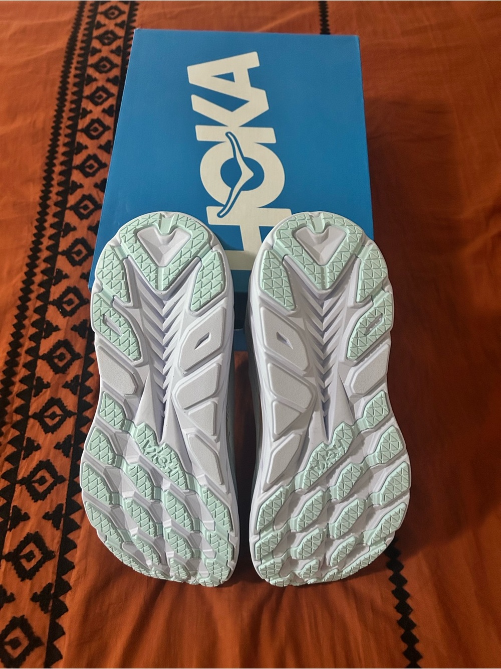 Women’s Hoka Clifton 8 10.5 W - Picture 3 of 3
